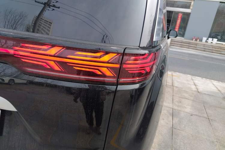 Used Denza D9 2024 DM-i 980 Four-Wheel Drive Prestige Model
