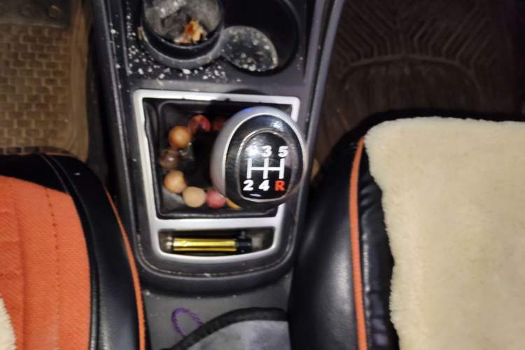 Used FAW Yingzhi 727 2016 1.5L Standard Edition Gear Lever