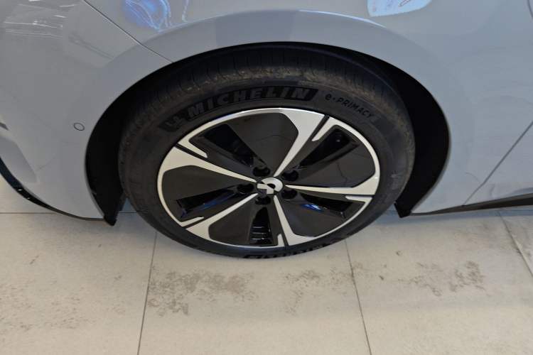 Used Nio ET5T 2025 75 kWh Touring Left Front Wheel Hub