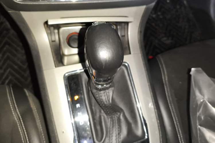 Used Roewe RX5 New Energy 2017 eRX5 50T Hybrid Connected Prestige Flagship Edition
