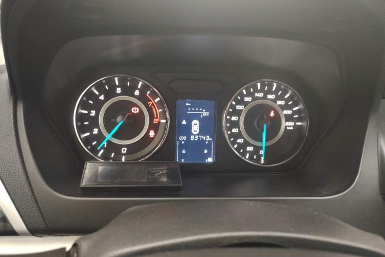 Used Soueast V5 Lingzhi 2017 1.5L Manual New Elite Model Odometer Close Up