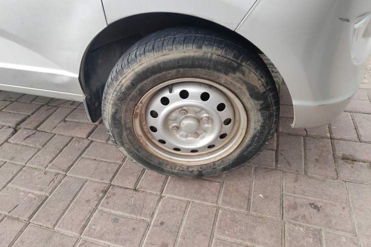 Used Wuling Rongguang 2014 1.2L S Base Model Right Front Wheel Hub