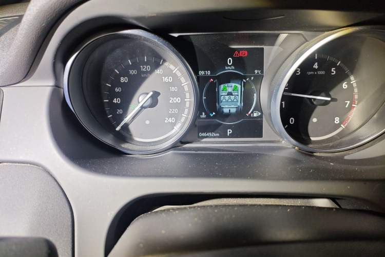 Used Land Rover Discovery Sport 2019 240 PS SE Version China VI Standard
