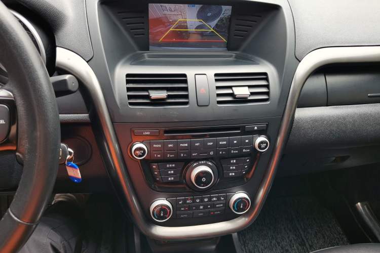 Used Bestune X80 2015 1.8T Automatic Luxury Model Audio And AC Panel