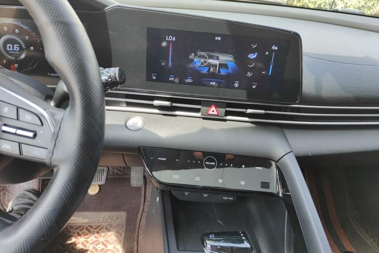 Used Hyundai Elantra 2021 1.5L CVT LUX Prestige Edition Audio And AC Panel