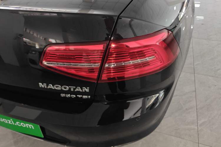 Used Volkswagen Magotan 2018 280TSI DSG Enjoyment Model Right Rear Taillight