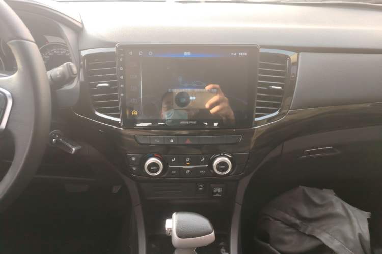 Used Isuzu D-MAX 2020 1.9T Two-Wheel Drive Automatic Comfort Edition China VI Standard RZ4E Hi-Power
