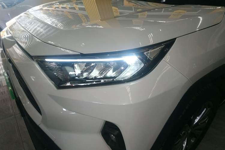 Used Toyota RAV4 2023 2.0L CVT Two-Wheel Drive Fashion Edition
