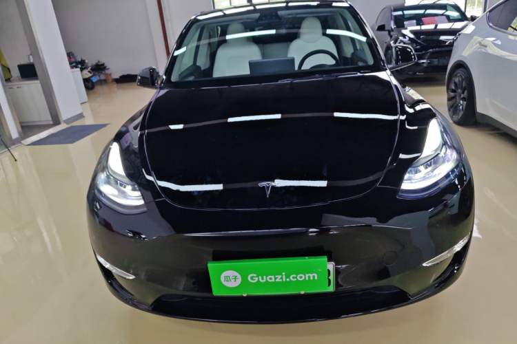 Used Tesla Model Y 2023 Long-Range All-Wheel-Drive Version Front