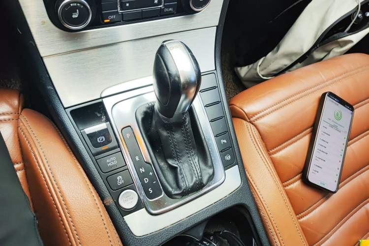 Used Volkswagen FAW-Volkswagen CC 2012 2.0 TSI Luxury Model Gear Lever