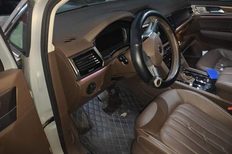 Used Volkswagen Viloran 2020 330TSI Luxury Edition Driver Seat