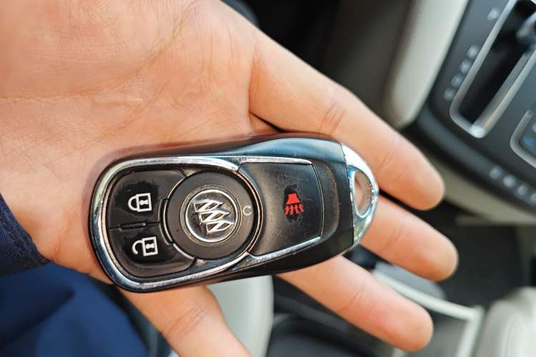 Used Buick GL8 2017 ES 28T Comfort Model China V Standard Vehicle Key