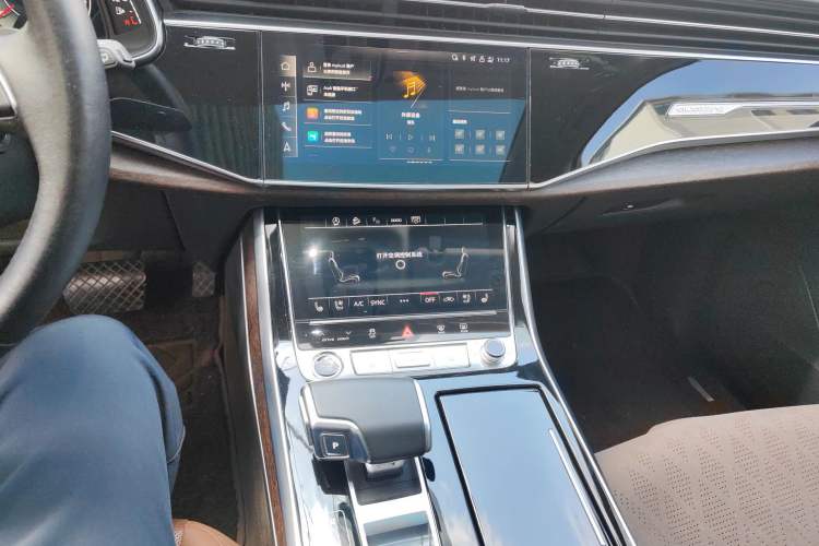 Used Audi Q7 2021 55 TFSI quattro S line Sport model
