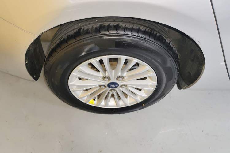 Used Ford Escort 2015 1.5L Automatic Comfort Edition Right Rear Wheel Hub