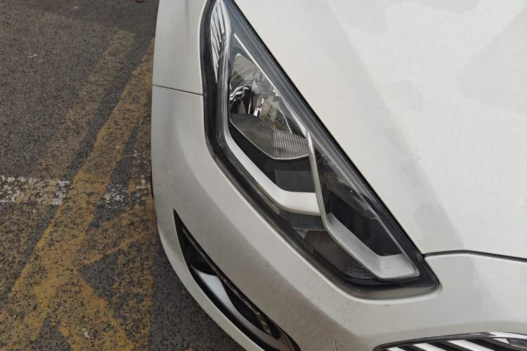 Used Ford Escort 2017 Happiness Edition 1.5L Automatic Fashion Version Right Front Headlight