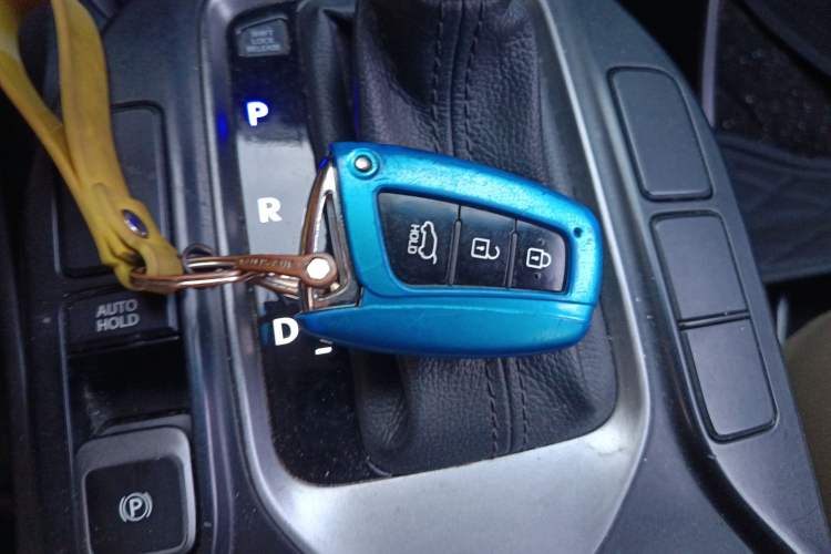 Used Hyundai Santa Fe 2015 2.0T Automatic All-Wheel Drive Smart Version 5 Seats Vehicle Key