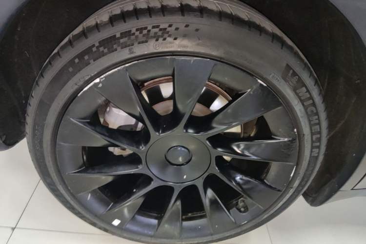 Used Tesla Model Y 2022 Long-Range All-Wheel-Drive Version