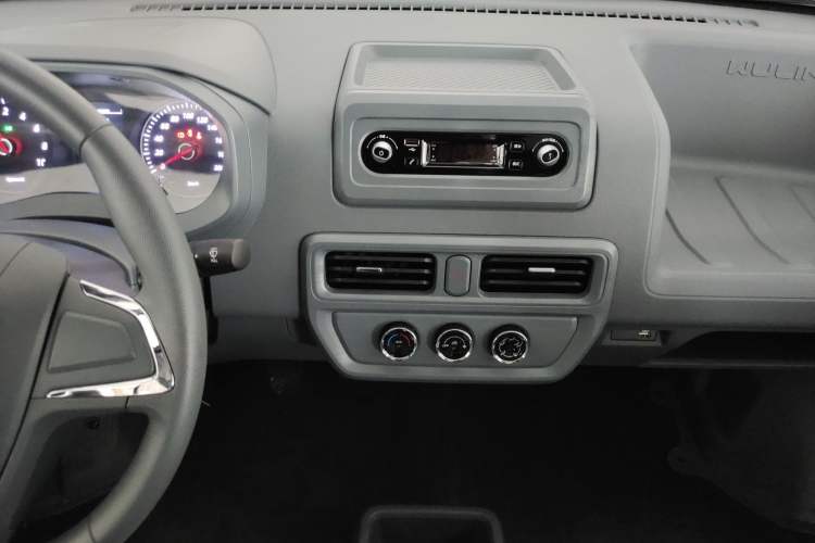 Used Wuling Yangguang 2025 Model 400km Bus Edition—Comfort Edition