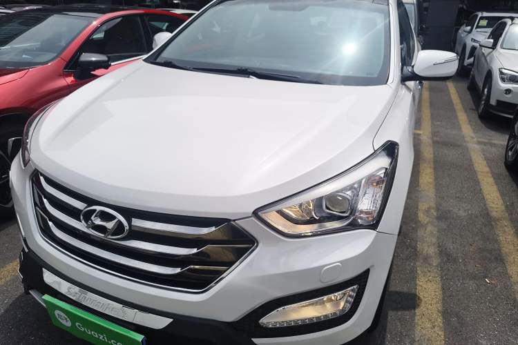 Used Hyundai Santa Fe 2013 Revised Version 2.4L Automatic All-Wheel Drive Luxury Trim