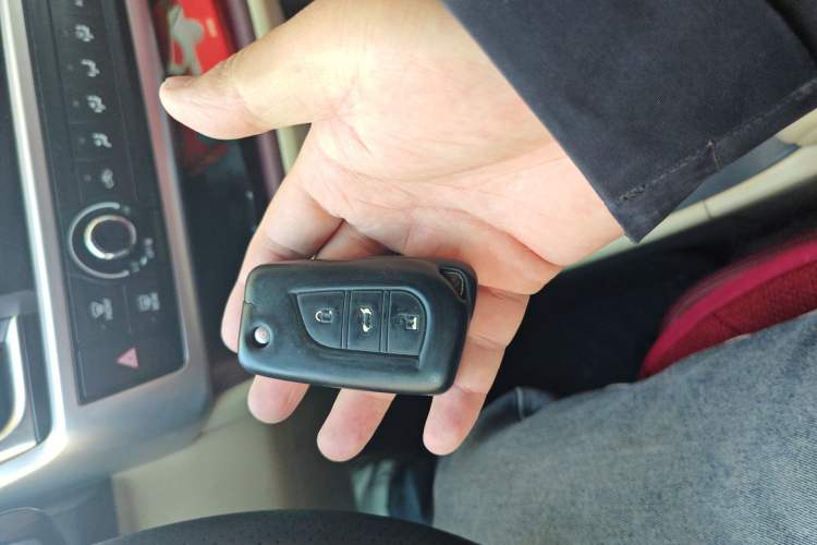 Used Toyota Highlander 2015 2.0T Two-Wheel Drive Elite Edition 7 Seats Vehicle Key