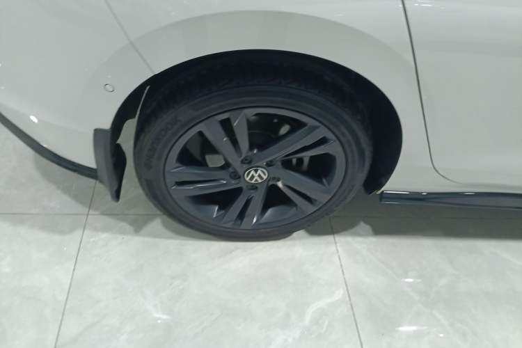 Used Volkswagen Golf 2023 Facelift 280TSI DSG R-Line Lite
