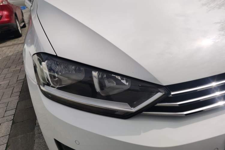 Used Volkswagen Golf Sportsvan 2018 230TSI Automatic Trend Edition Right Front Headlight