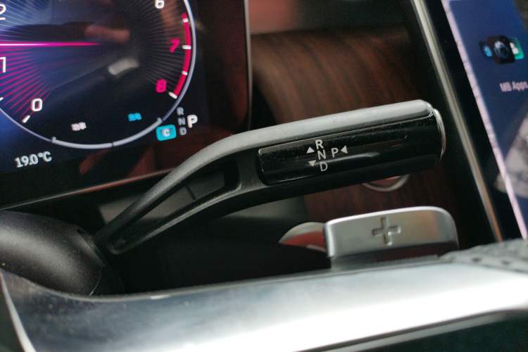 Used Mercedes-Benz GLC 2023 GLC 300 L 4MATIC Dynamic Edition 5-seater Gear Lever