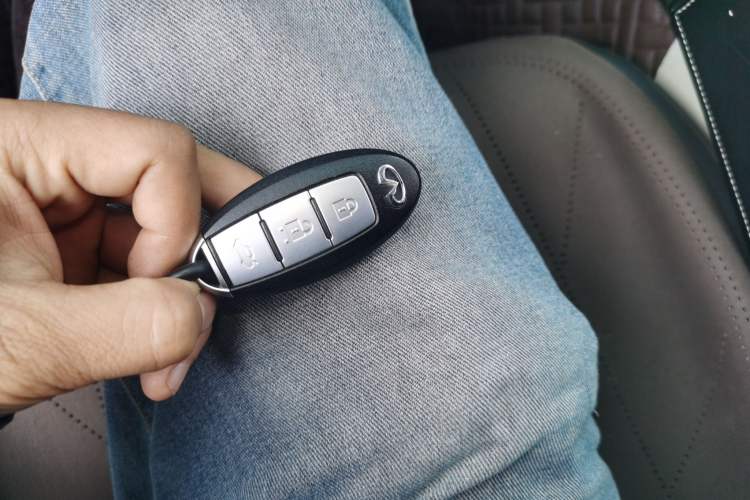 Used Infiniti Q50L 2018 2.0T Comfort Edition China V Standard Vehicle Key