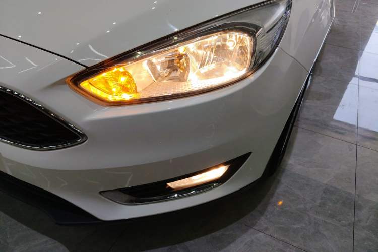 Used Ford Focus 2017 Hatchback 1.6L Automatic Fashion Edition Smart Drive Version
