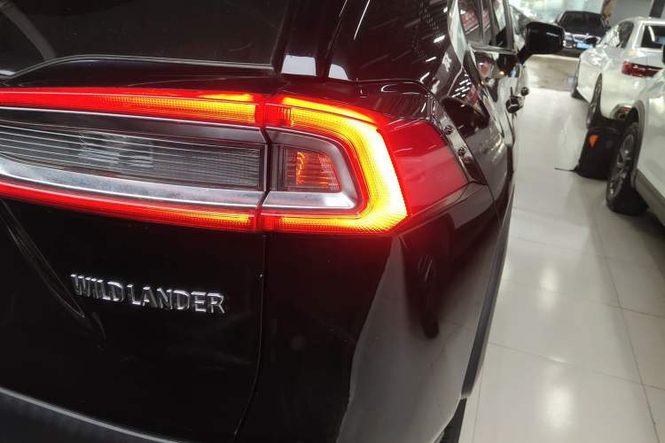 Used Toyota Wildlander 2020 2.0L CVT Two-Wheel Drive Luxury Edition Right Rear Taillight