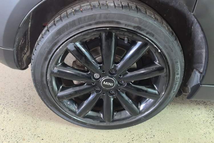 Used MINI 2016 1.5T COOPER Pioneer Edition Five-Door Model Right Rear Wheel Hub