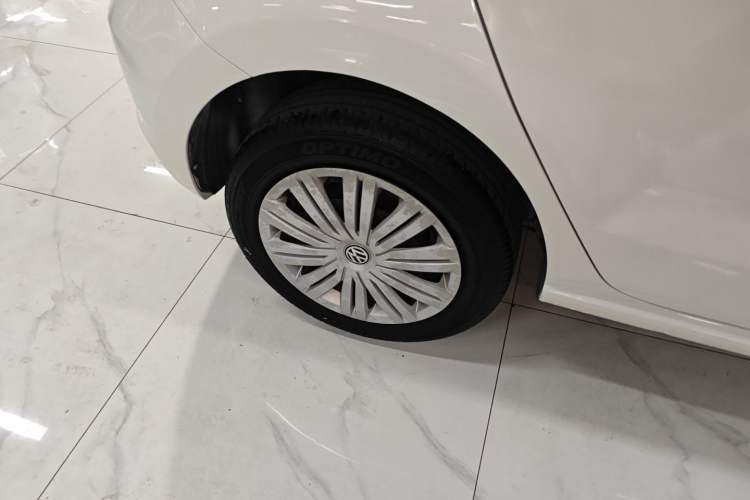 Used Volkswagen Polo 2016 1.6L Automatic Comfort Model Right Rear Wheel Hub