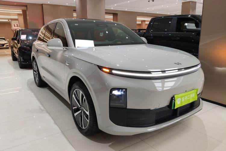 Used Li Auto L6 2025 Pro Smart Refresh Edition Front Right 45 Deg