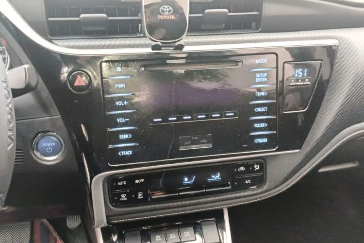 Used Toyota Levin 2017 Revised Dual-Engine 1.8H GS E-CVT Elite Sunroof Version China V Standard Audio And AC Panel