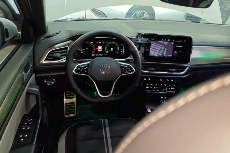 Used Volkswagen T-ROC 2023 300TSI DSG Two-Wheel Drive Starlight Edition
