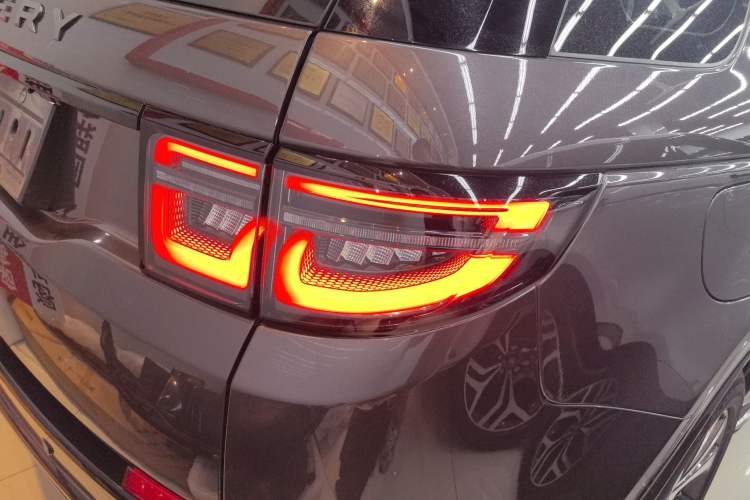 Used Land Rover Discovery Sport 2022 249 PS R-Dynamic S Performance Edition 5 Seats Exterior 2