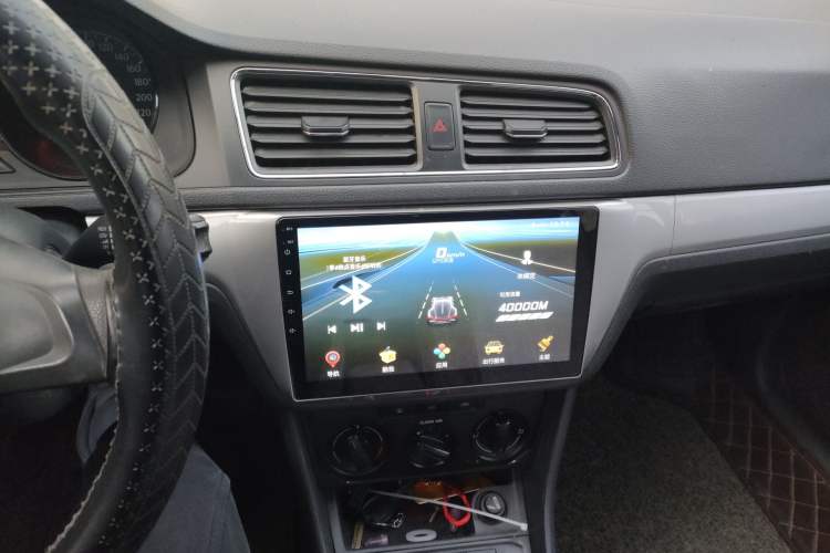 Used Volkswagen Gran Lavida 2015 1.6L Manual Fashion Edition Audio And AC Panel