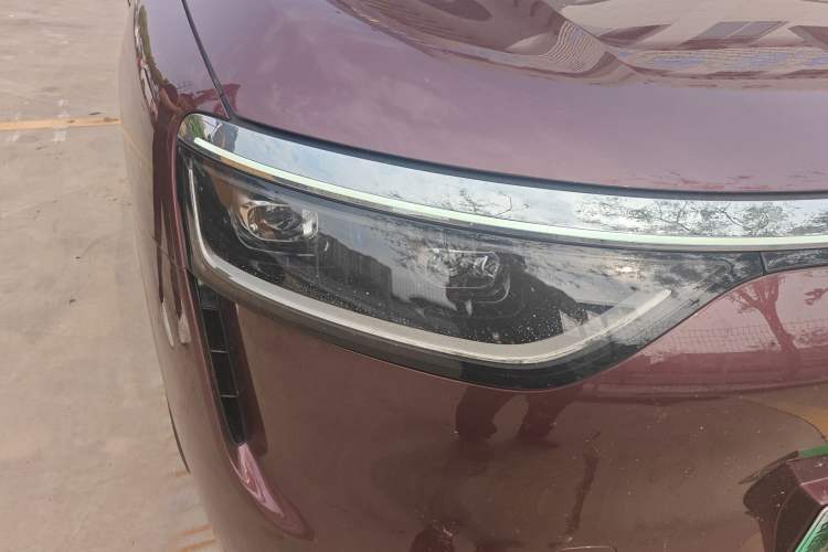 Used Hima AITO M8 2025 Extended-Range Max+ Version 53.4 kWh 6-Seater Edition Right Front Headlight