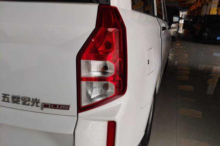 Used Wuling Hongguang PLUS 2020 1.5L Manual Standard Edition 5 Seats Exterior 3