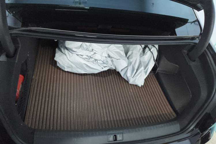 Used Volkswagen Phideon 2016 380TSI Two-Wheel-Drive Luxury Edition Trunk