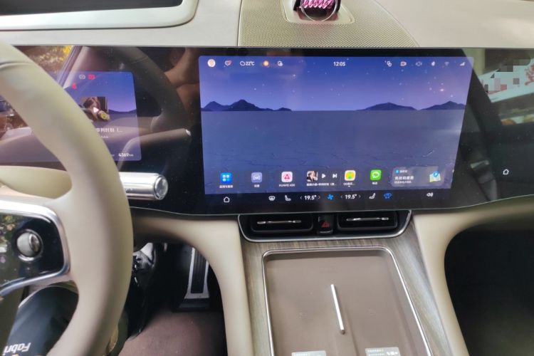 Used Hima AITO M8 2025 Extended-Range Max+ Version 53.4 kWh 6-Seater Edition Audio And AC Panel