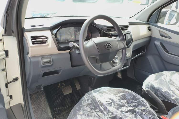 Used SAIC MAXUS EV30 2023 Pure-Electric Smart Logistics Expert with Long Wheelbase Guoxuan