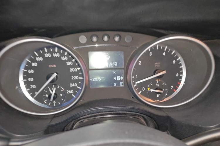 Used Mercedes-Benz R-Class 2010 R 500 L 4MATIC Grand Edition
