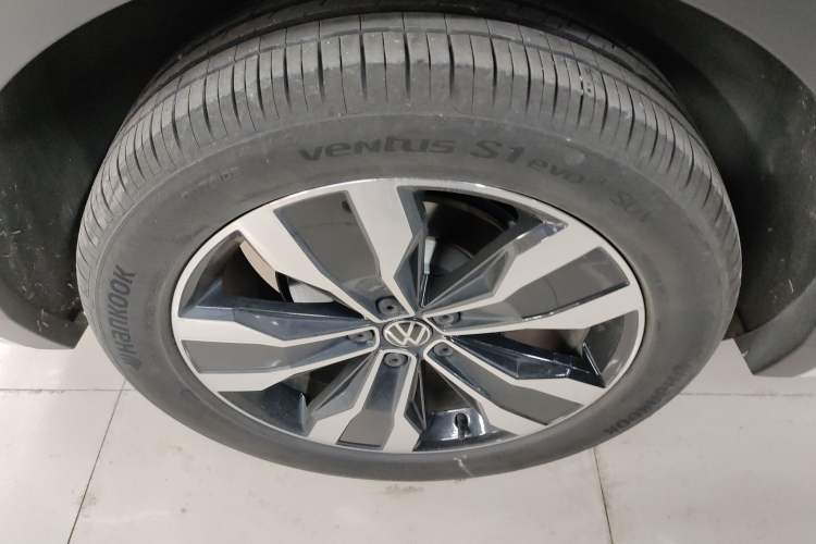 Used Volkswagen Tiguan L 2023 330TSI Automatic Two-Wheel Drive R-Line Enjoyment Edition
