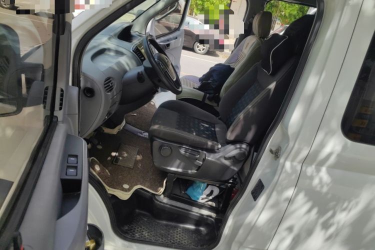 Used SAIC MAXUS Xintu V80 2018 2.5T 6-Speed Manual Aoyuntong Short Wheelbase Mid-Height 5-6 Seater
