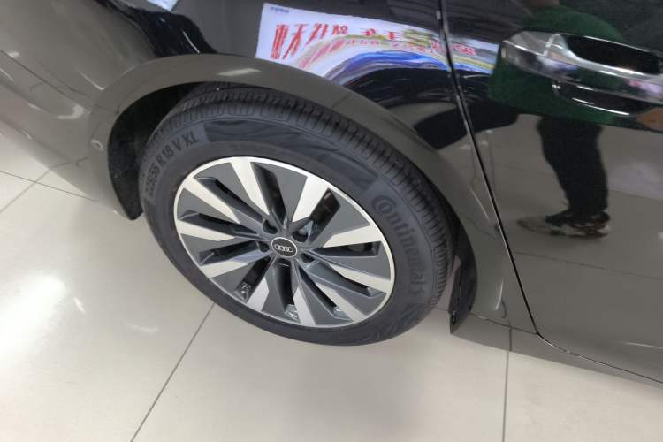 Used Audi A6L 2023 Revised 45 TFSI Prestige Elegant Edition Right Rear Wheel Hub