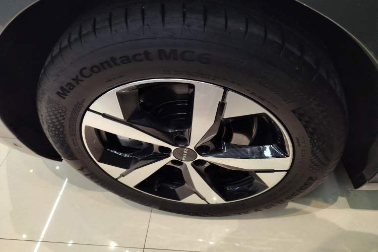 Used Zeekr 001 2022 Long-Range Dual-Motor WE Edition Right Rear Wheel Hub