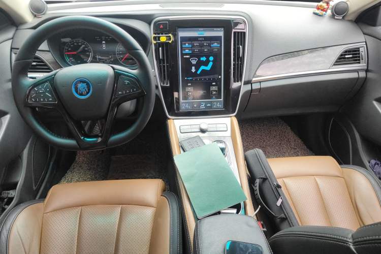 Used BYD Qin New Energy 2017 1.5T Luxury Model Center Console