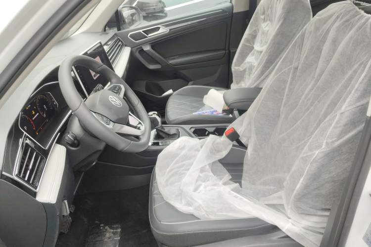 Used Volkswagen Tiguan L 2025 Model, Outstanding Version, 300TSI Automatic Two-Wheel Drive Longteng Edition Left Front Seat