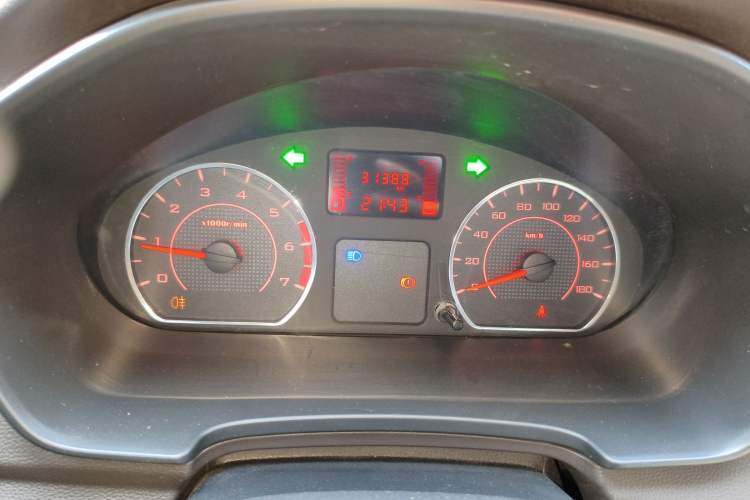 Used Wuling Hongguang V 2022 1.5L Jingqu Edition Enclosed-Window Vehicle with Electric Power Steering LAR
